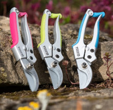Spear & Jackson Bypass Secateurs in Green