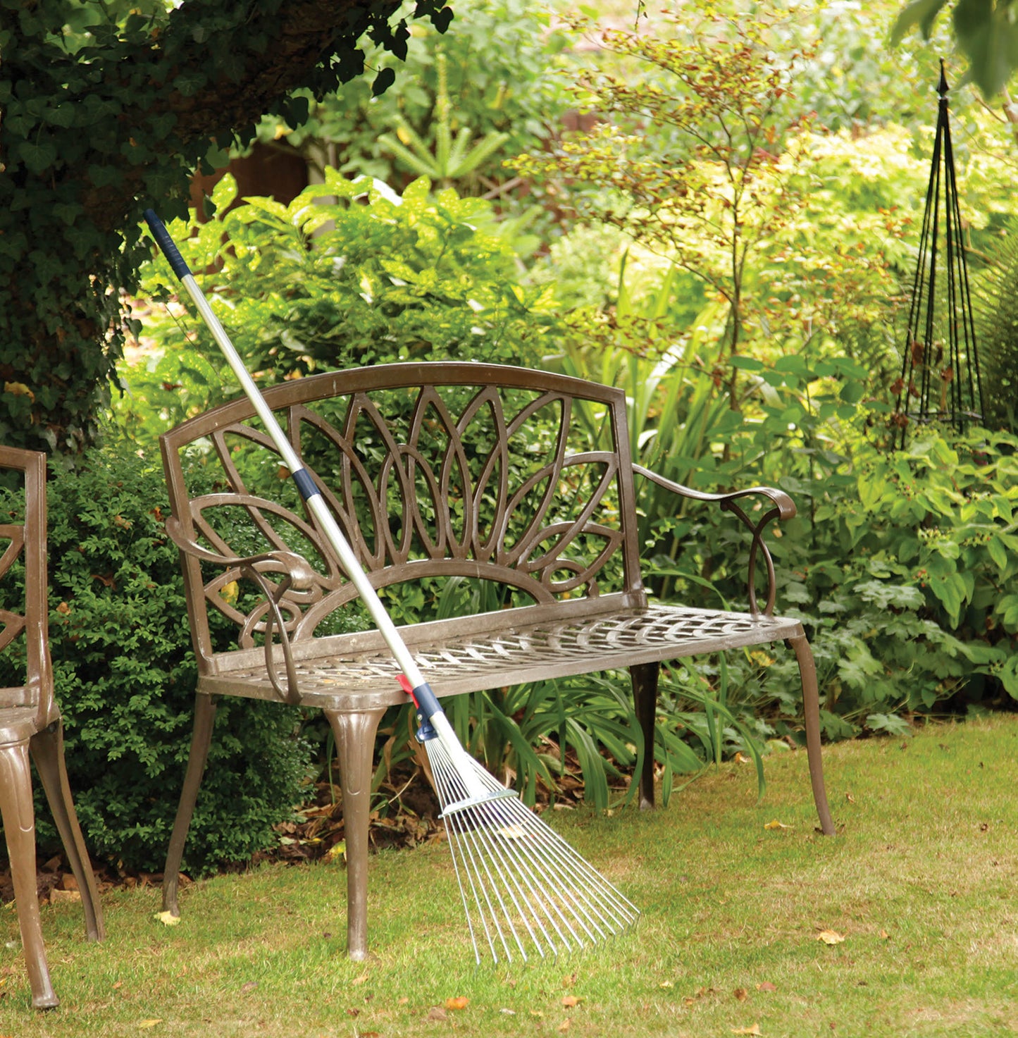 Spear & Jackson Expanding Lawn Rake